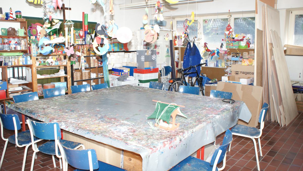 Kreativer Arbeitsbereich der Jugendlichen